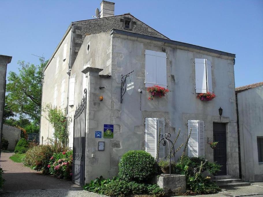 Courçon Le Puits Sainte Claire Bed & Breakfast エクステリア 写真